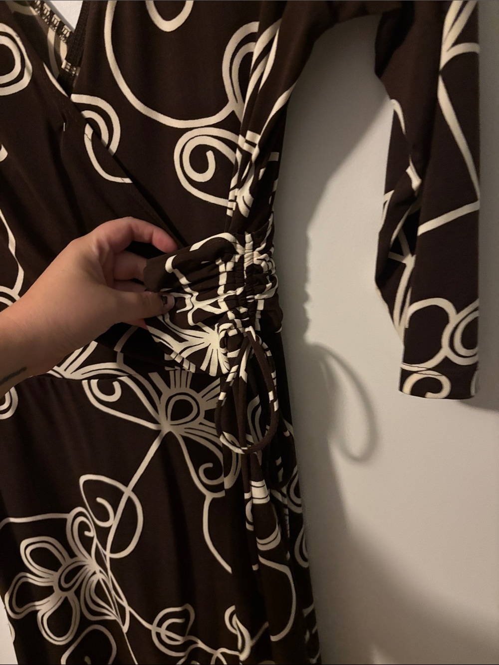 Vintage Quiet Luxury Mobwife Aesthetic dressbarn Floral Chocolate Wrap Dress 12 - Picture 5 of 6